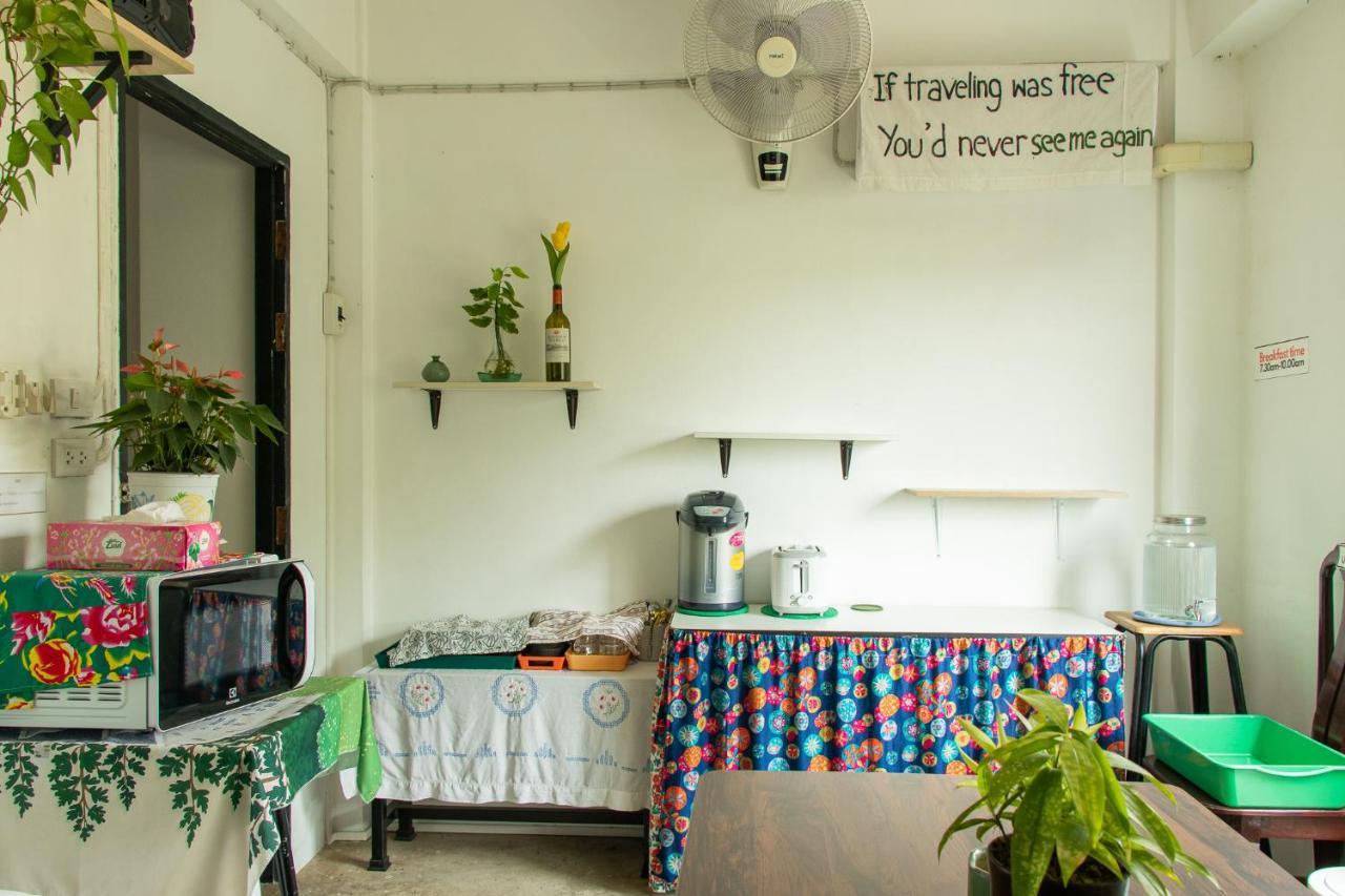 פרה נאקון סי איוטאיה 11:11 Hostel מראה חיצוני תמונה