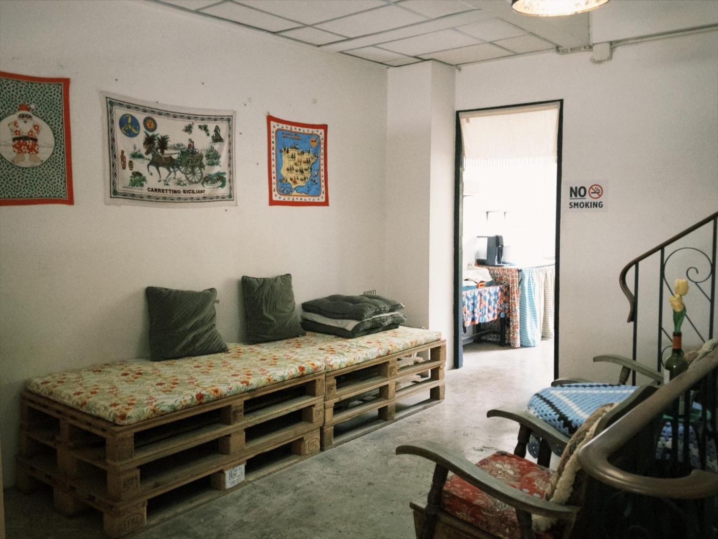 פרה נאקון סי איוטאיה 11:11 Hostel מראה חיצוני תמונה